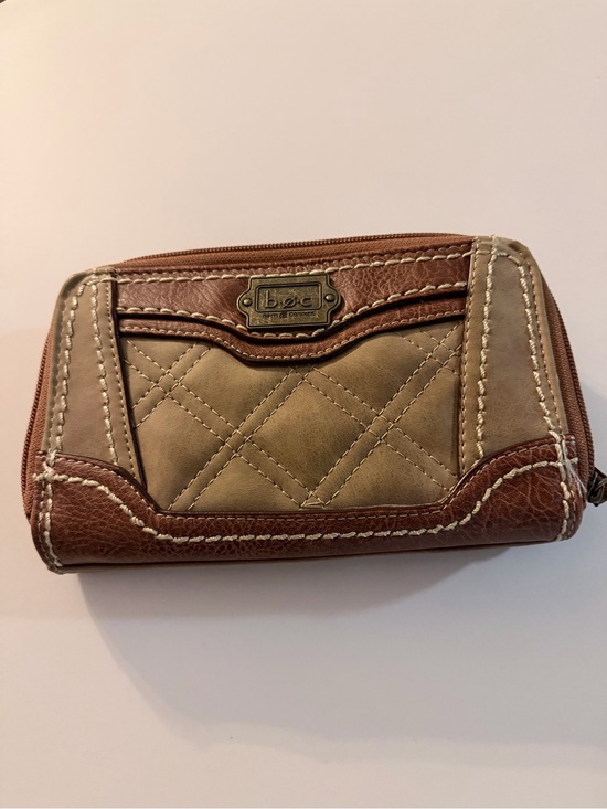 b.o.c. Handbags - b.o.c. Two-Tone Quilted Zip Card Case in Brown & Taupe